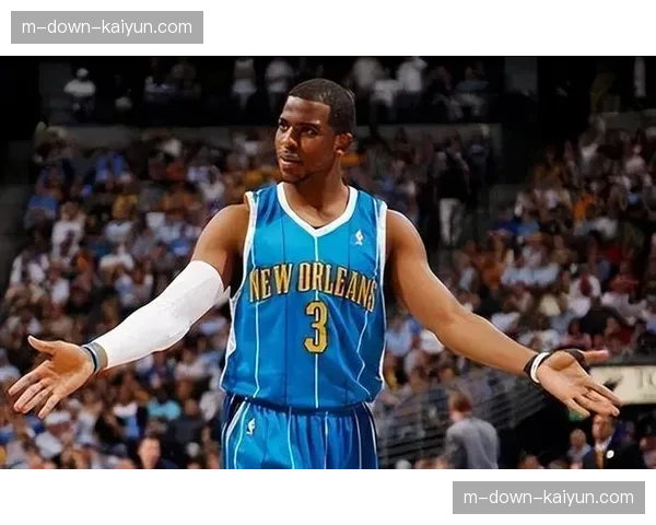 特写：老将克里斯·保罗生涯助攻数升至历史第三，赛后获全场致敬