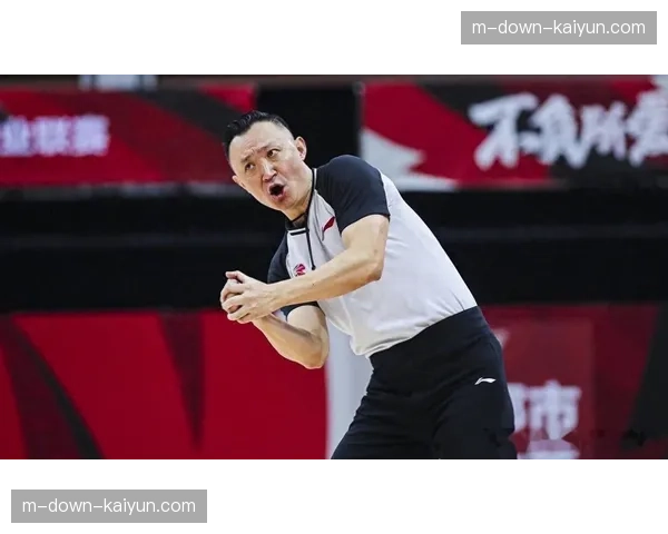 CBA半决赛G2裁判组名单公布，闫军担任主裁判