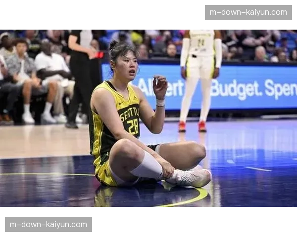 中国球员李月汝与达拉斯飞翼签下训练营合同